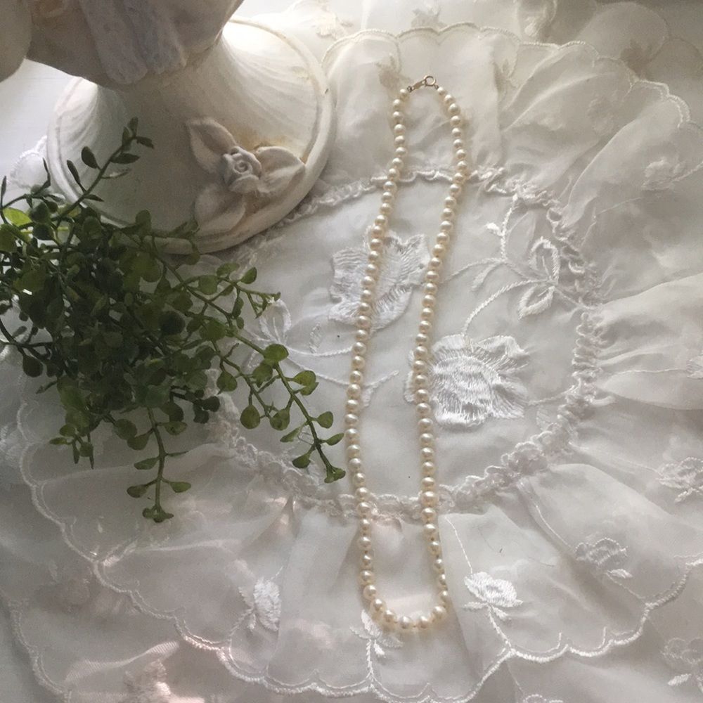Genuine Pearl Necklace 10 Kt Gold